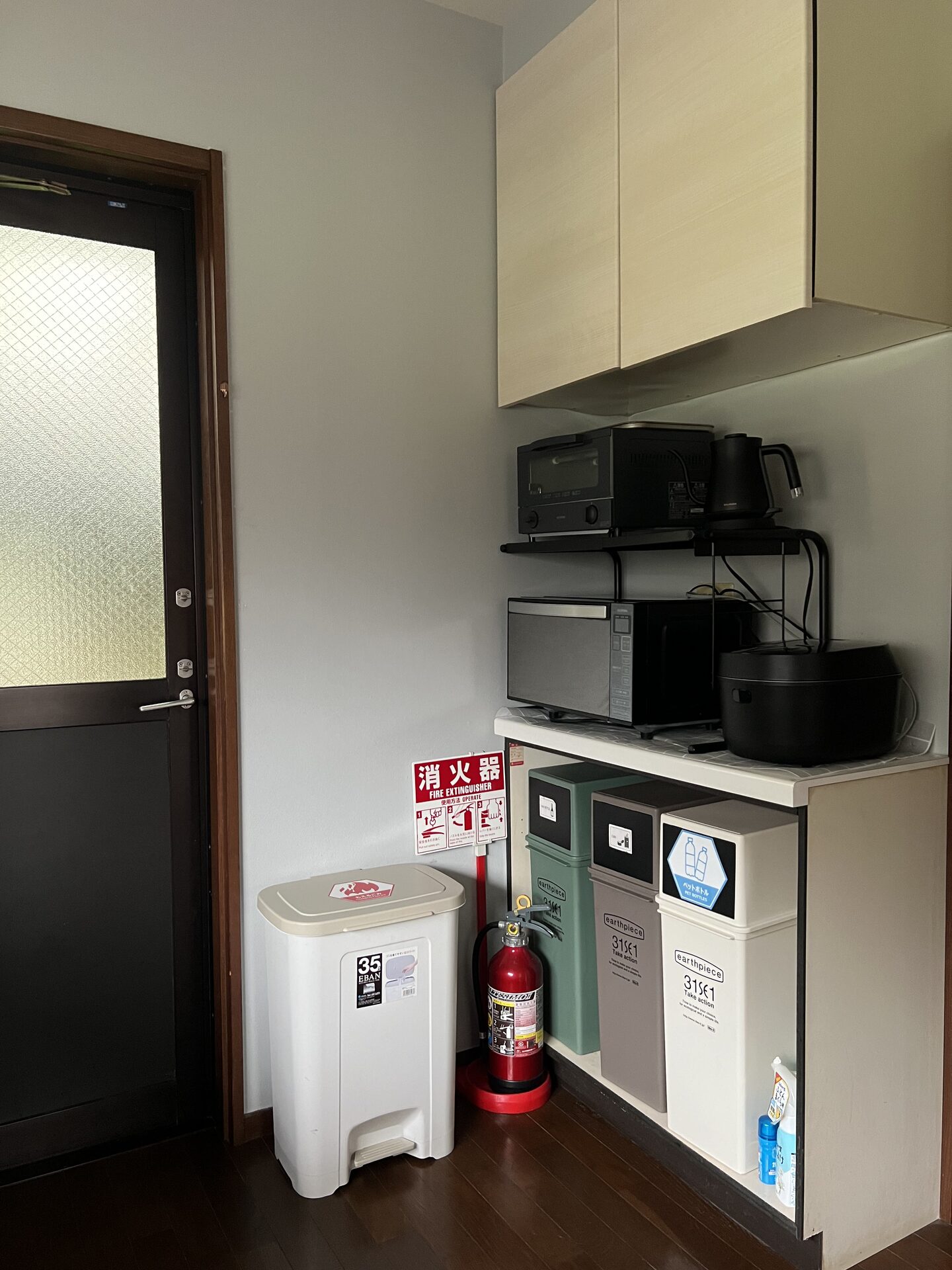 1F Kitchen (toaster, electric kettle, microwave, rice cooker)