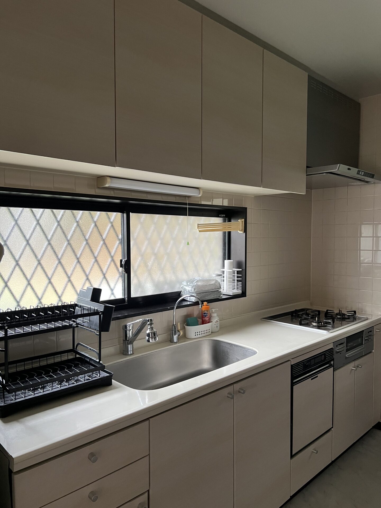1F Kitchen (sink & stovetop)