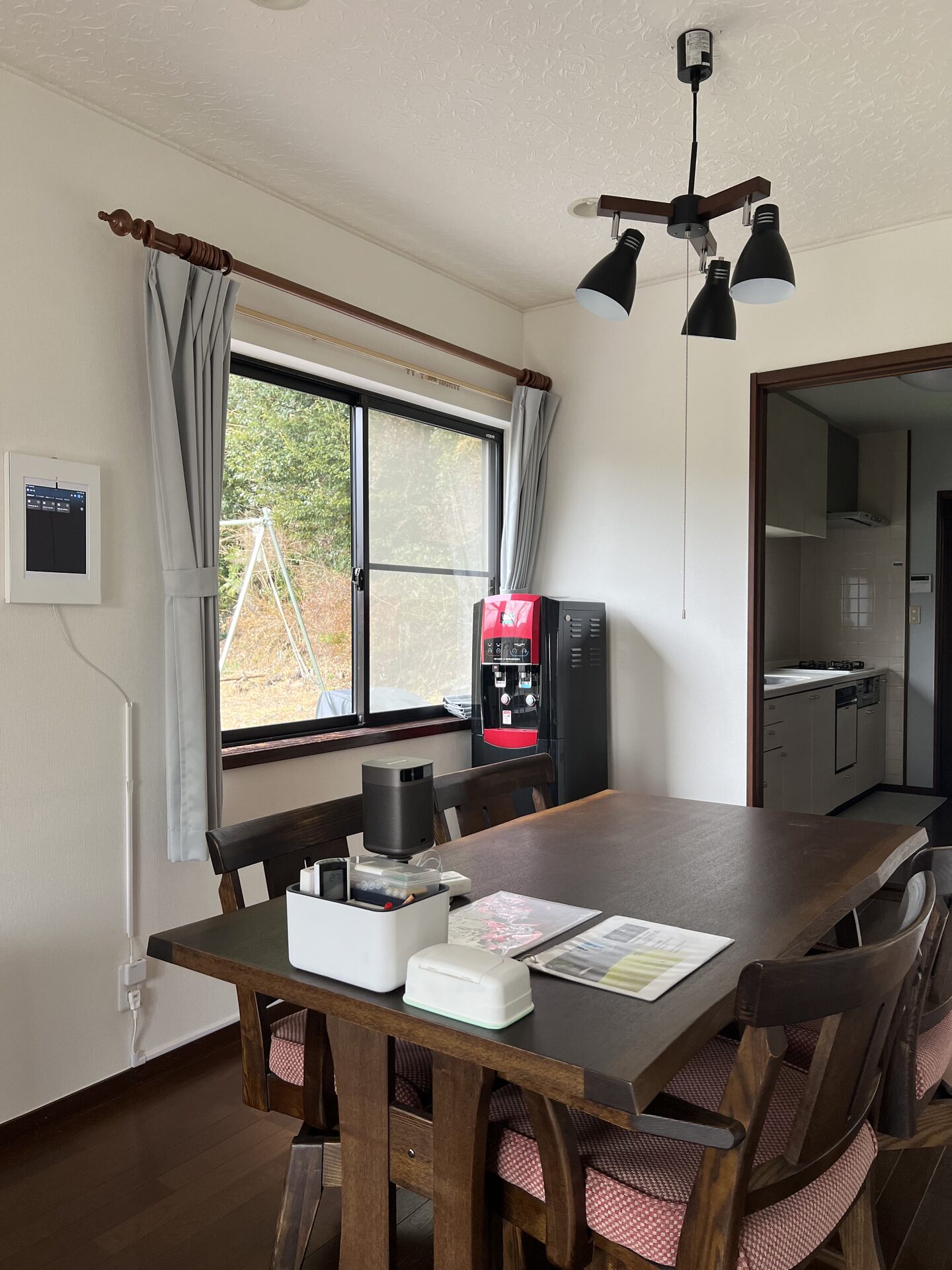 1F Living/Dining (dining table)