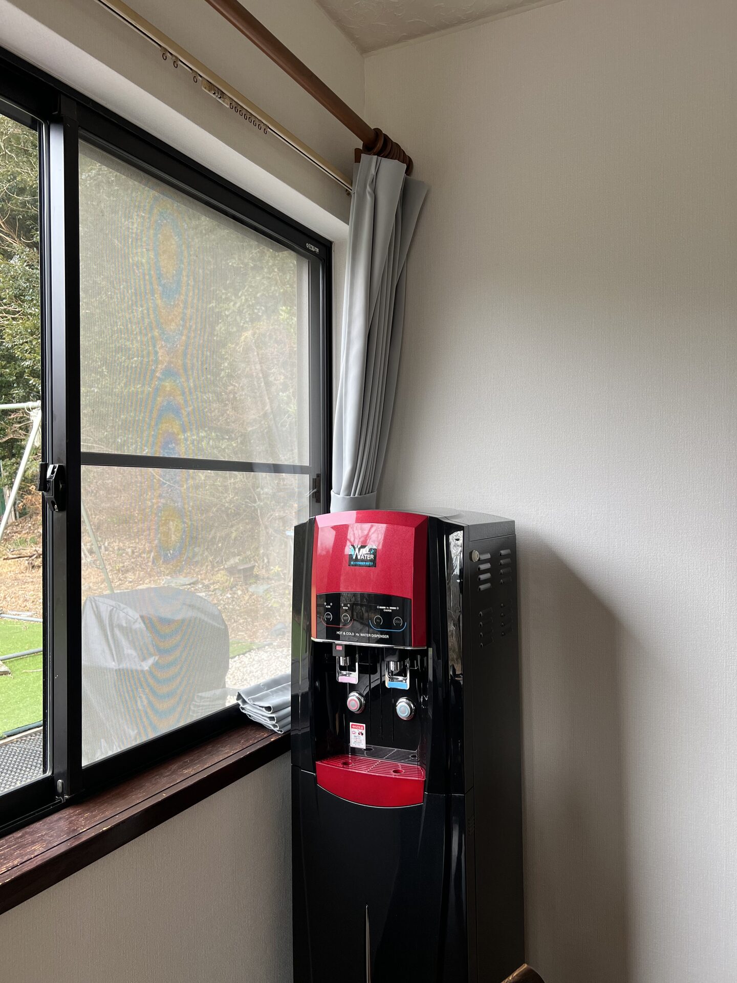1F Living/Dining (hydrogen water server)